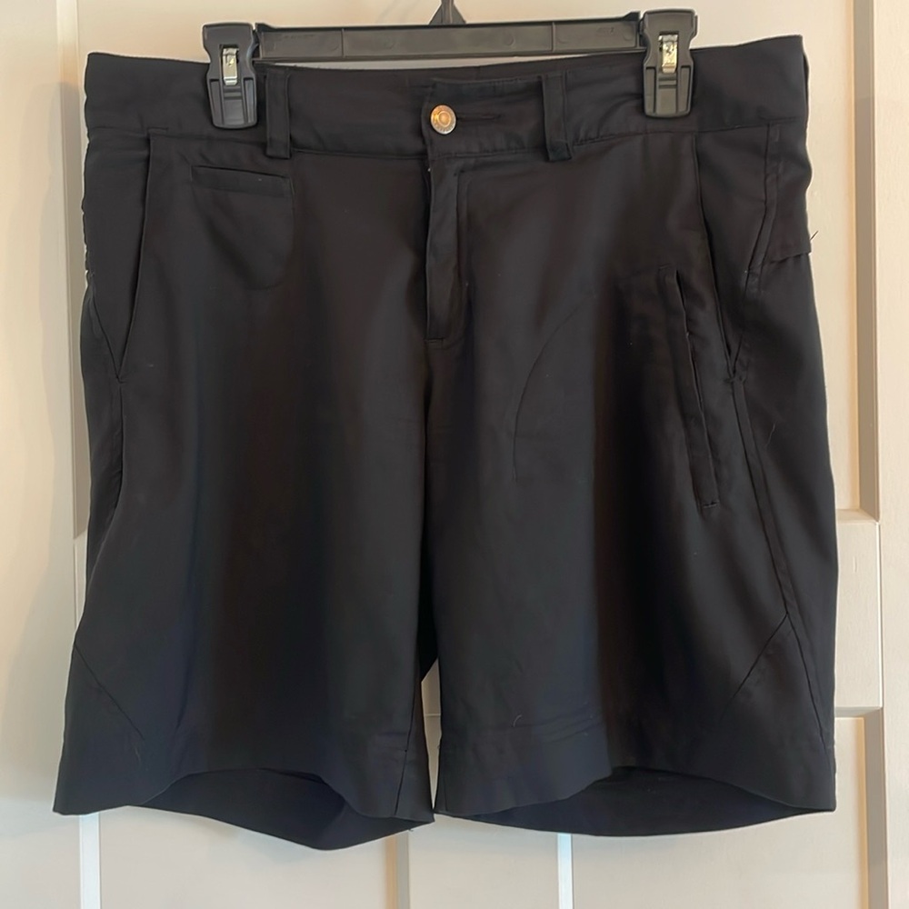 Woman’s Magellan Shorts 9” inseam Sz: Med